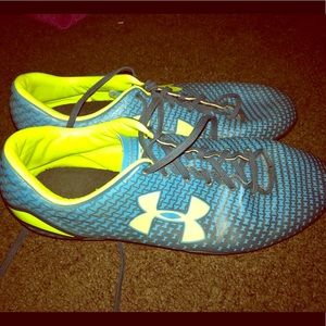 Men’s size 10 Under Armour Soccer Shoes